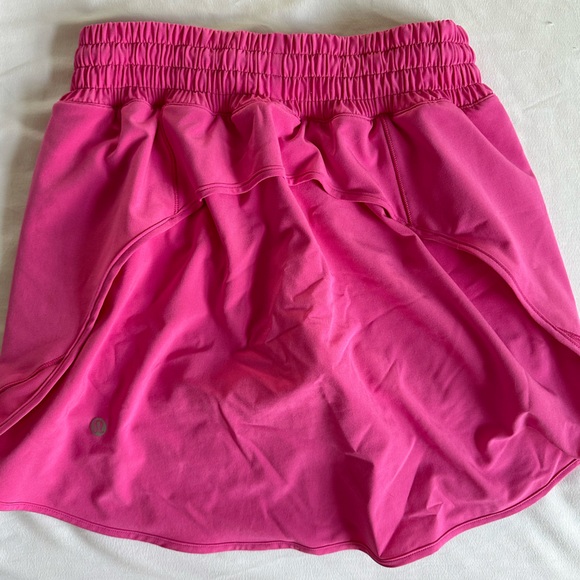 Lululemon hotty hot hi-rise skirt longer length size 4 sonic pink - Picture 4 of 4